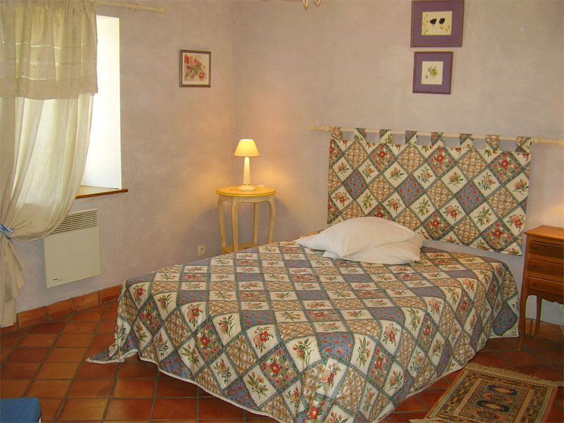 Cliquer pour fermer la fen�tre -  Chambre 1 lit Gite Provence